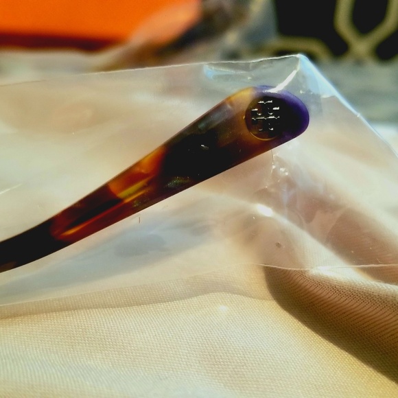 BRAND NEW Tory Burch Polarized Sunglasses - Picture 5 of 7